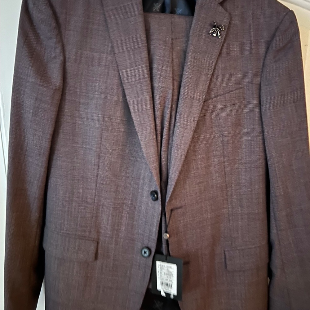 Brand New Men’s John Varvatos Burgundy Plaid Suit